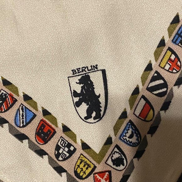 Vtg German Handkerchief 14"x14" Coat Of Arms Neck Scarf Berlin Frankfurt Munchen - Picture 5 of 7
